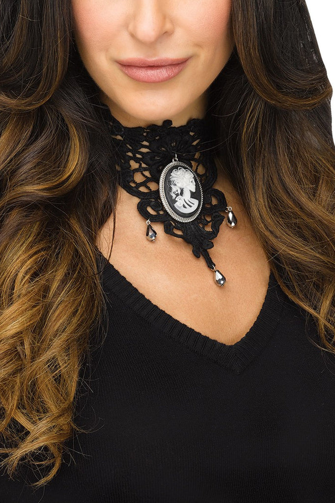 DIY vampire costume choker